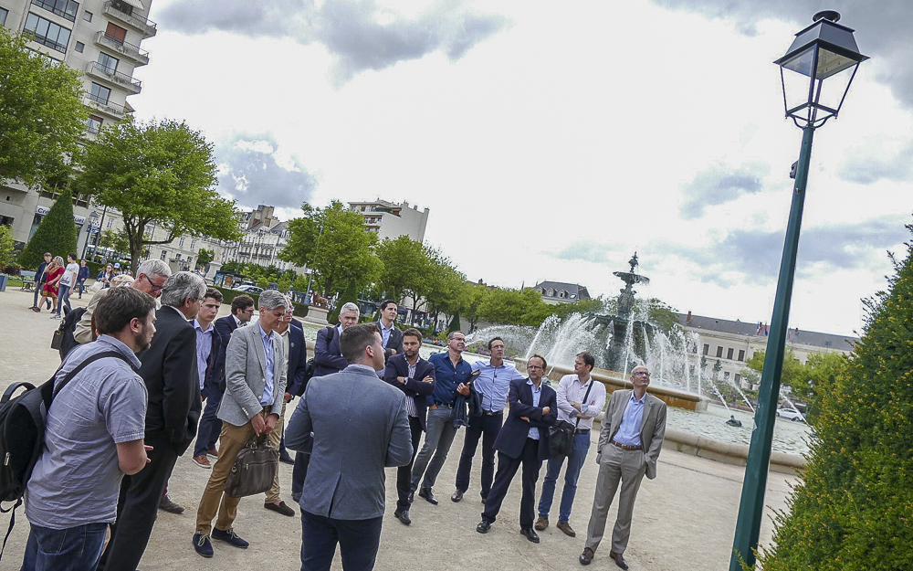 Une partie des adhérents de Pavic, lors de la présentation des luminaires intelligents installés par Lacroix City et plusieurs entreprises locales