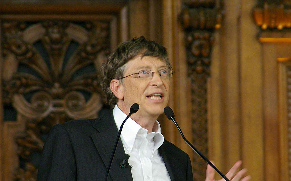 Bill Gates, lors d'une conférence à la Sorbonne à Paris, en 2008 (Photo Wikipedia)