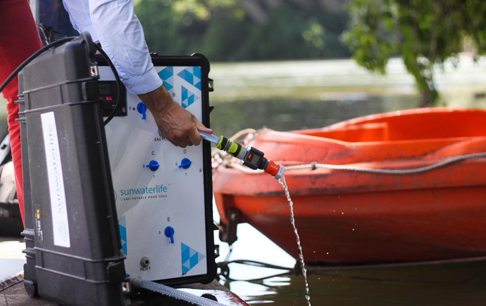 La valise Aqualink UF permet de transformer l'eau d'une rivière ou d'un plan d'eau en eau potable (Photo Sunwaterlife)