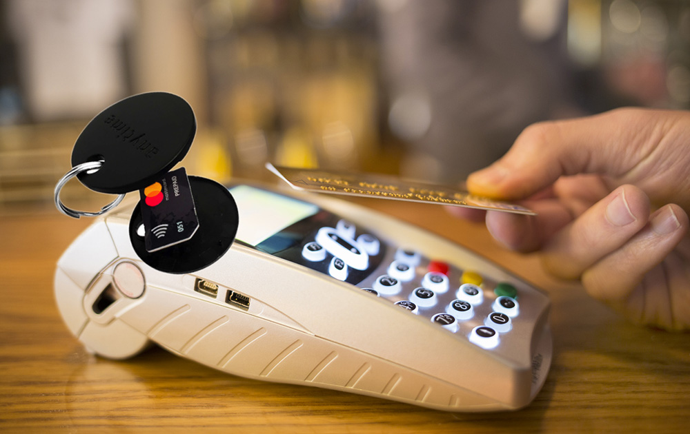 La France est le quatrième pays à utiliser la technologie sans contact, le porte-clé, plus simple à utiliser fera peut-être croitre le nombre d'utilisateurs (photo Siècle Digital) La France est le quatrième pays à utiliser la technologie sans contact, le porte-clé, plus simple à utiliser fera peut-être croitre le nombre d'utilisateurs (photo Siècle Digital)