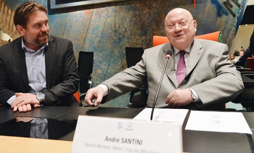 Eric Leandri, président de Qwant et André Santini le 2 octobre 2018, lors de la signature de la charte de partenariat, à Issy-les-Moulineaux (Photo Ville d’Issy)