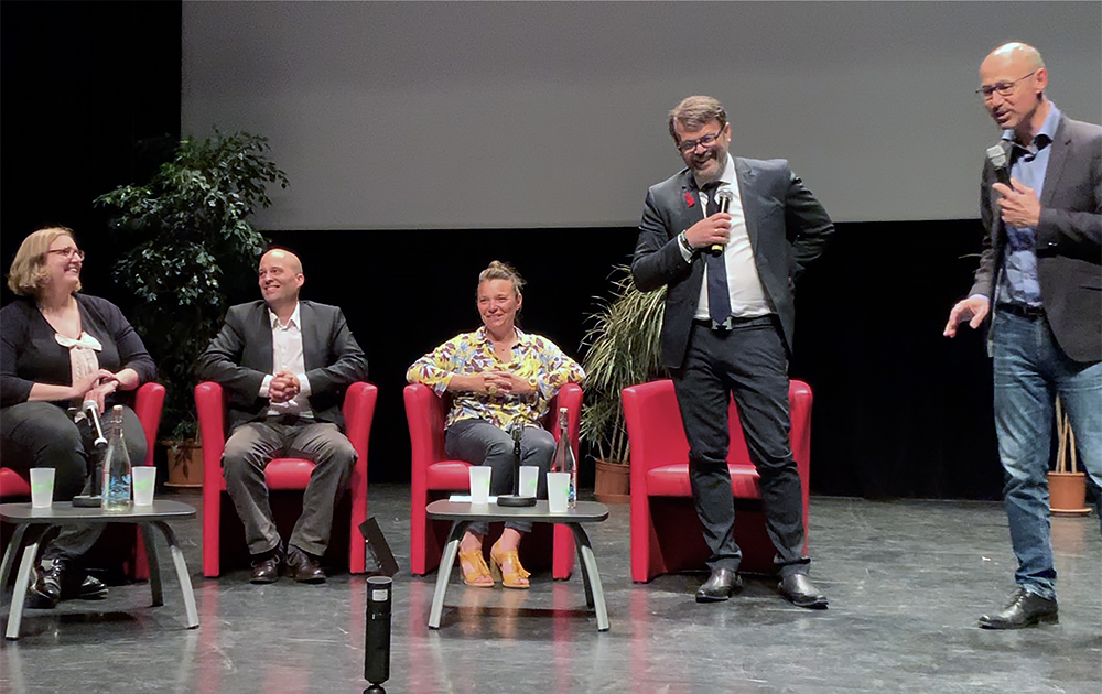 Les participants au débat organisé en juin dernier à Avril (photo extraite d'une vidéo)