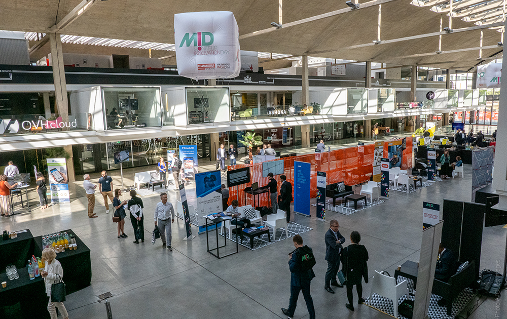 Le grand hall de Station F dans lequel était installé le Moniteur Innovation Day Le grand hall de Station F dans lequel était installé le Moniteur Innovation Day