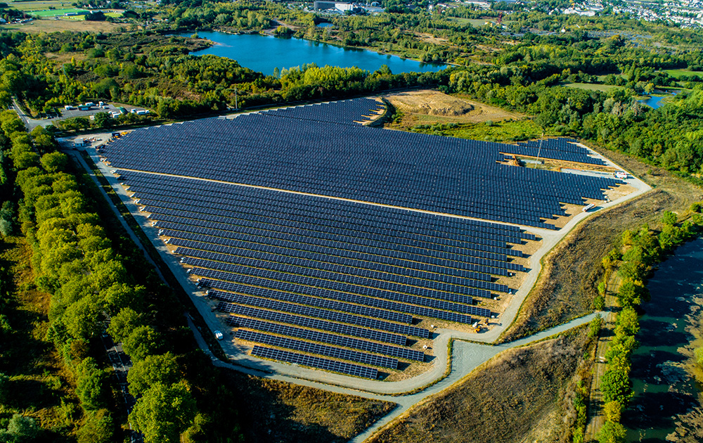 La ferme solaire de la Petite Vicomté, au sud d'Angers, permettra d'alimenter 6000 foyers en électricité, hors chauffage (photo drone A l'Ouest Images)