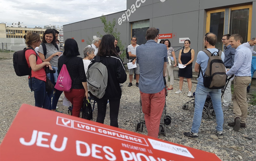 Des habitants du quartier de la Confluence lors du jeu des pionnières et pionniers (Photo Pop Corn) Des habitants du quartier de la Confluence lors du jeu des pionnières et pionniers (Photo Pop Corn)
