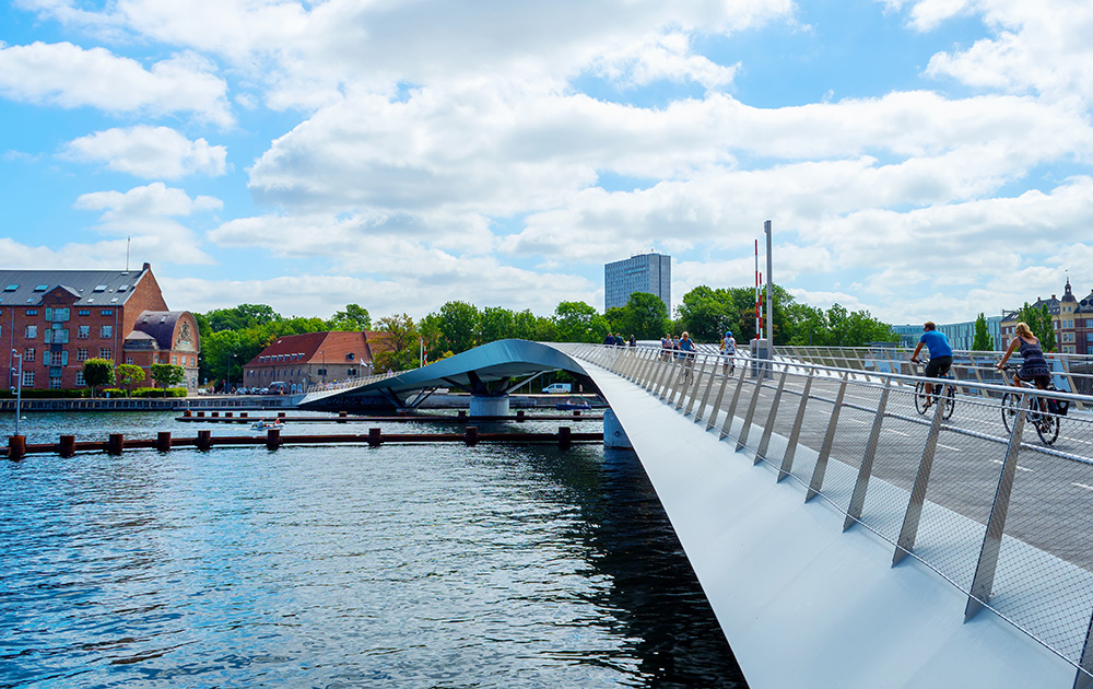 Un pont réservé aux vélos, plus nombreux que le nombre d'habitants et aux piétons. (Photo Adobe Stock)