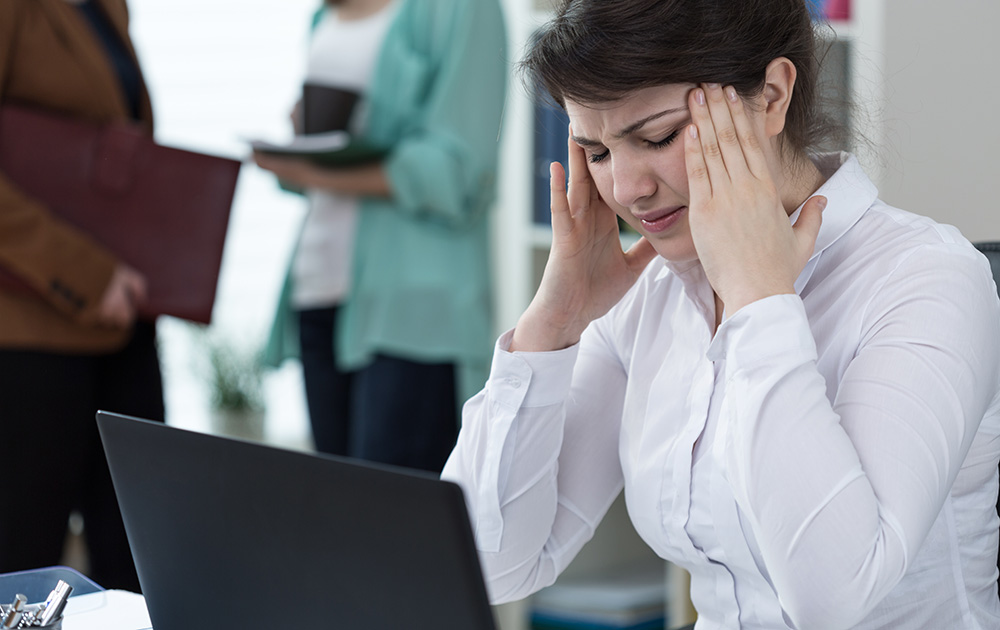Le bruit au travail peut entrainer des pathologies sévères et une réduction accrue des performances (Photo d'illustration Adobe Stock)