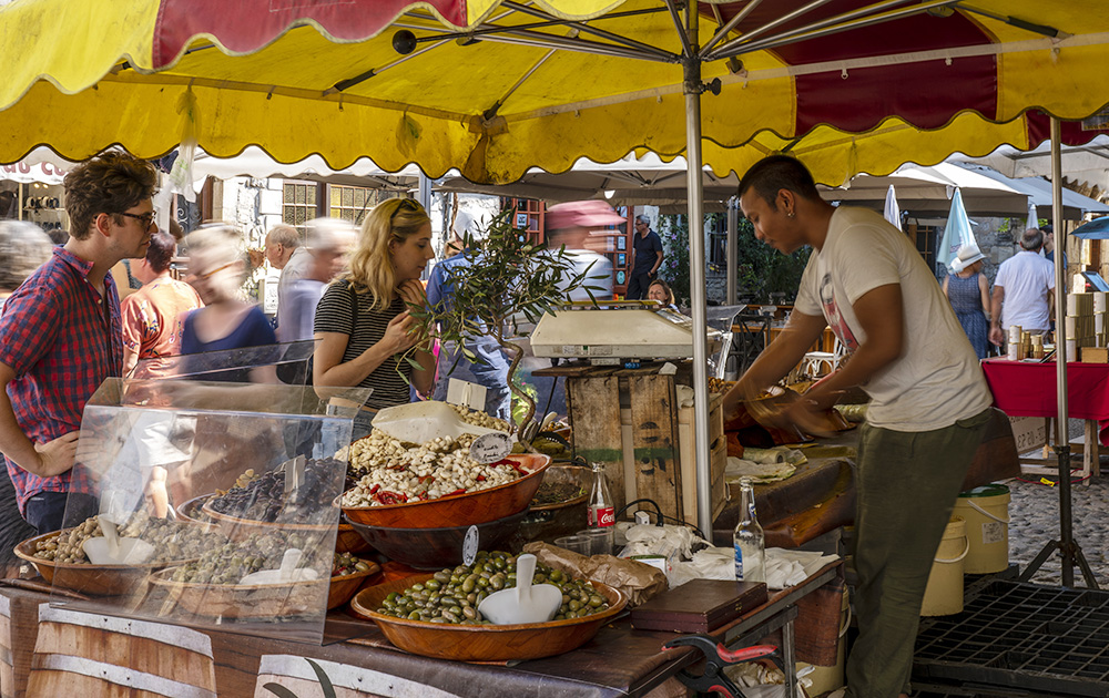 Les petits marchés de centre-ville des lieux où l'on peut acheter des produits locaux