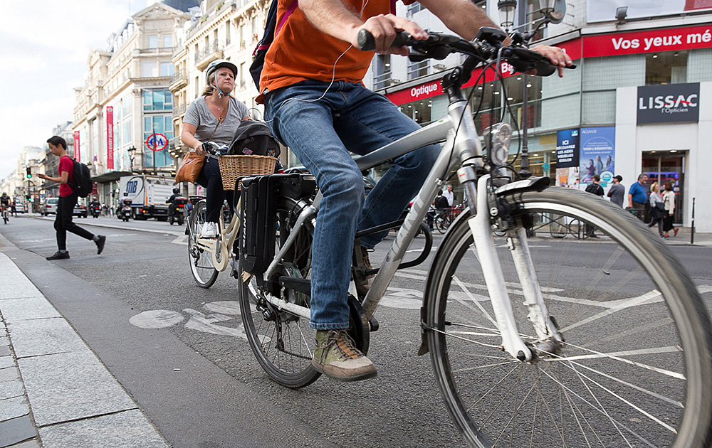 La rue de Rivoli à Paris, réservée aux piétons et aux vélos ( Crédit Photo Sophie Robichon / Ville de Paris )
