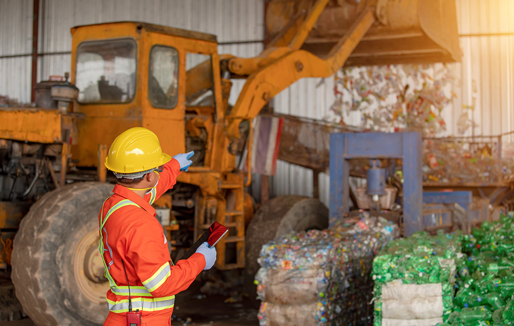 Le recyclage des matières plastiques est de plus en plus préoccupant, y compris sur les chantiers de construction (photo Adobe Stock)