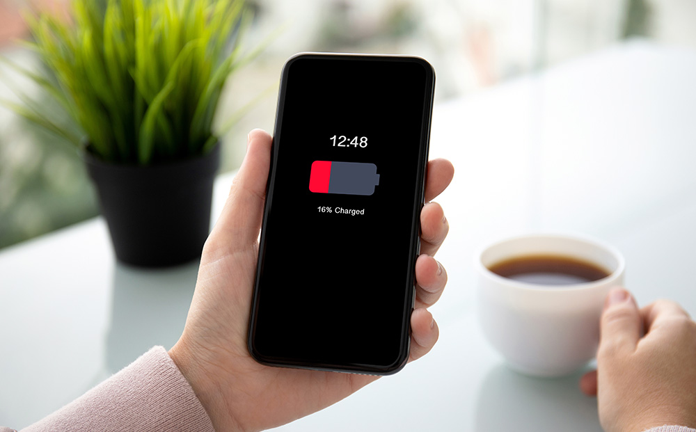 Une batterie déchargée et c'est parfois le drame pour les accrocs du smartphone (photo d'illustration Adobe Stock) Une batterie déchargée et c'est parfois le drame pour les accrocs du smartphone (photo d'illustration Adobe Stock)