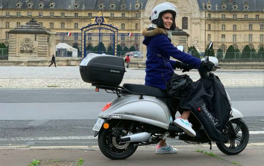 Le scooter Swapper One de Zeway, très à l'aise à Paris (Photo Zeway)