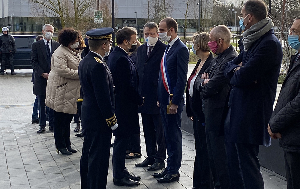 Le Président Macron accueilli par Grégoire de Lasteyrie, maire de Palaiseau et président de la communauté de communes Paris Saclay (photo CC Paris Saclay)