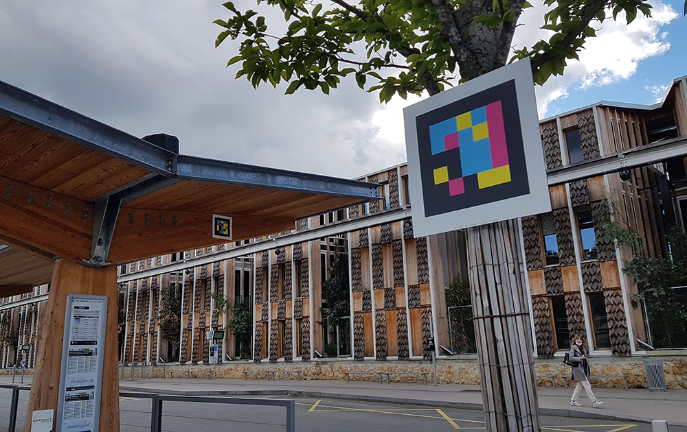 QR Code Navilens posé sur un support (Photo Keolis île-de-France) QR Code Navilens posé sur un support (Photo Keolis île-de-France)