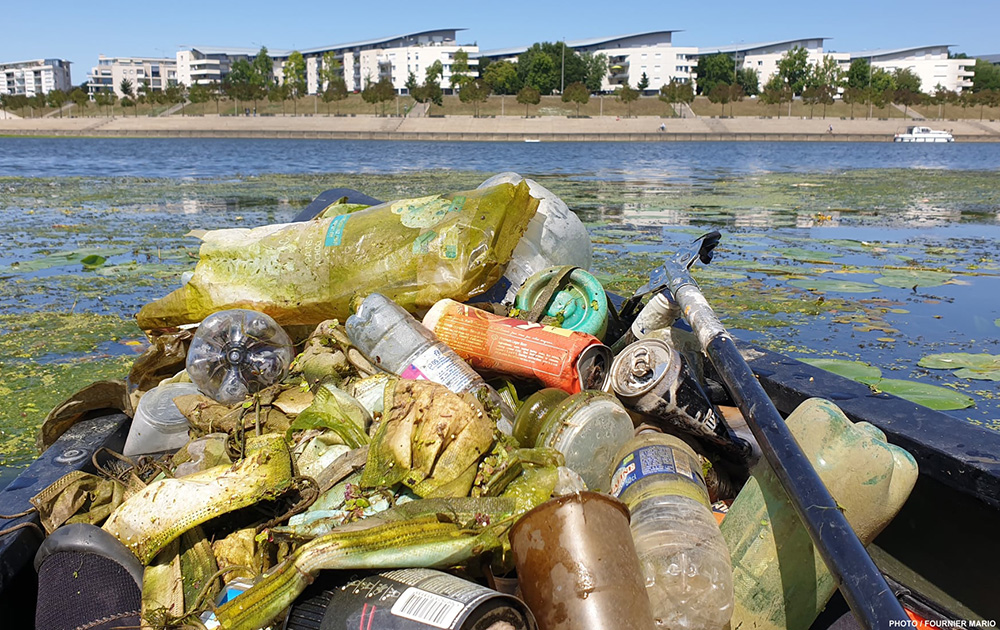 Les déchets collectés sur la Maine à Angers, par un citoyen engagé, Mario Fournier (voir présentation en fin de sujet). (Photo Mario Fournier)