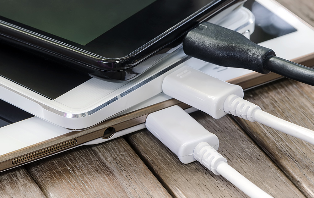 Autant d'appareils, autant de chargeurs ... (Photo Adobe Stock) Autant d'appareils, autant de chargeurs ... (Photo Adobe Stock)