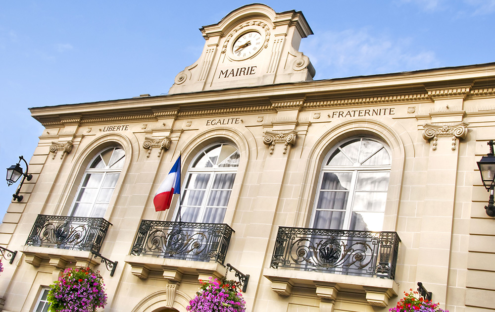 Dans les petites communes de moins de 10000 habitants la crise sanitaire a permis de mesurer l'urgence à s'équiper de matériel et des services numériques (photo Adobe Stock) Dans les petites communes de moins de 10000 habitants la crise sanitaire a permis de mesurer l'urgence à s'équiper de matériel et des services numériques (photo Adobe Stock)