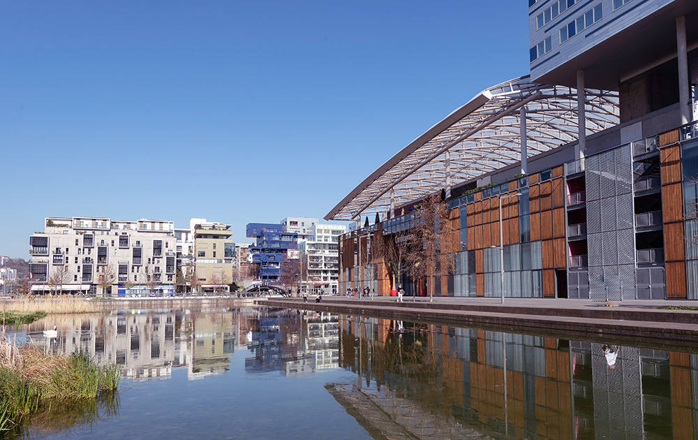 La Confluence, à Lyon, un quartier qui sert de référence en matière de Smart City (photo Adobe Stock)