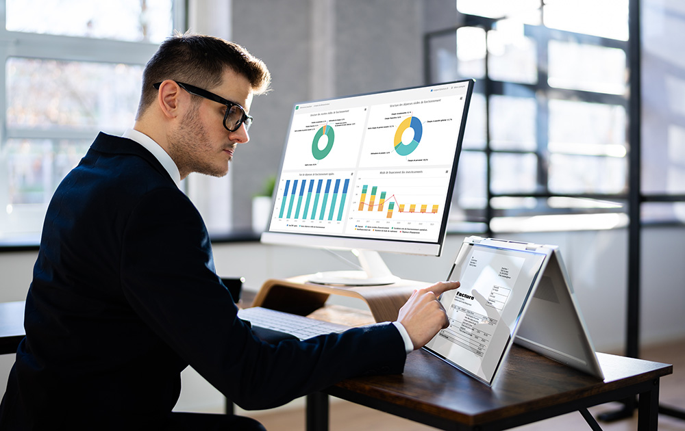 Grace à la plateforme Simco, les élus locaux peuvent visualiser l'état des finances de la collectivité en un clic (photo d'illustration Adobe Stock / Simco) Grace à la plateforme Simco, les élus locaux peuvent visualiser l'état des finances de la collectivité en un clic (photo d'illustration Adobe Stock / Simco)