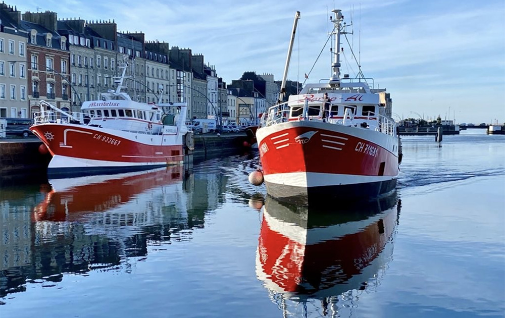 Deux des quatre bateaux de l'Armement Cherbourgeois (Photo la Godaille.com) Deux des quatre bateaux de l'Armement Cherbourgeois (Photo la Godaille.com)