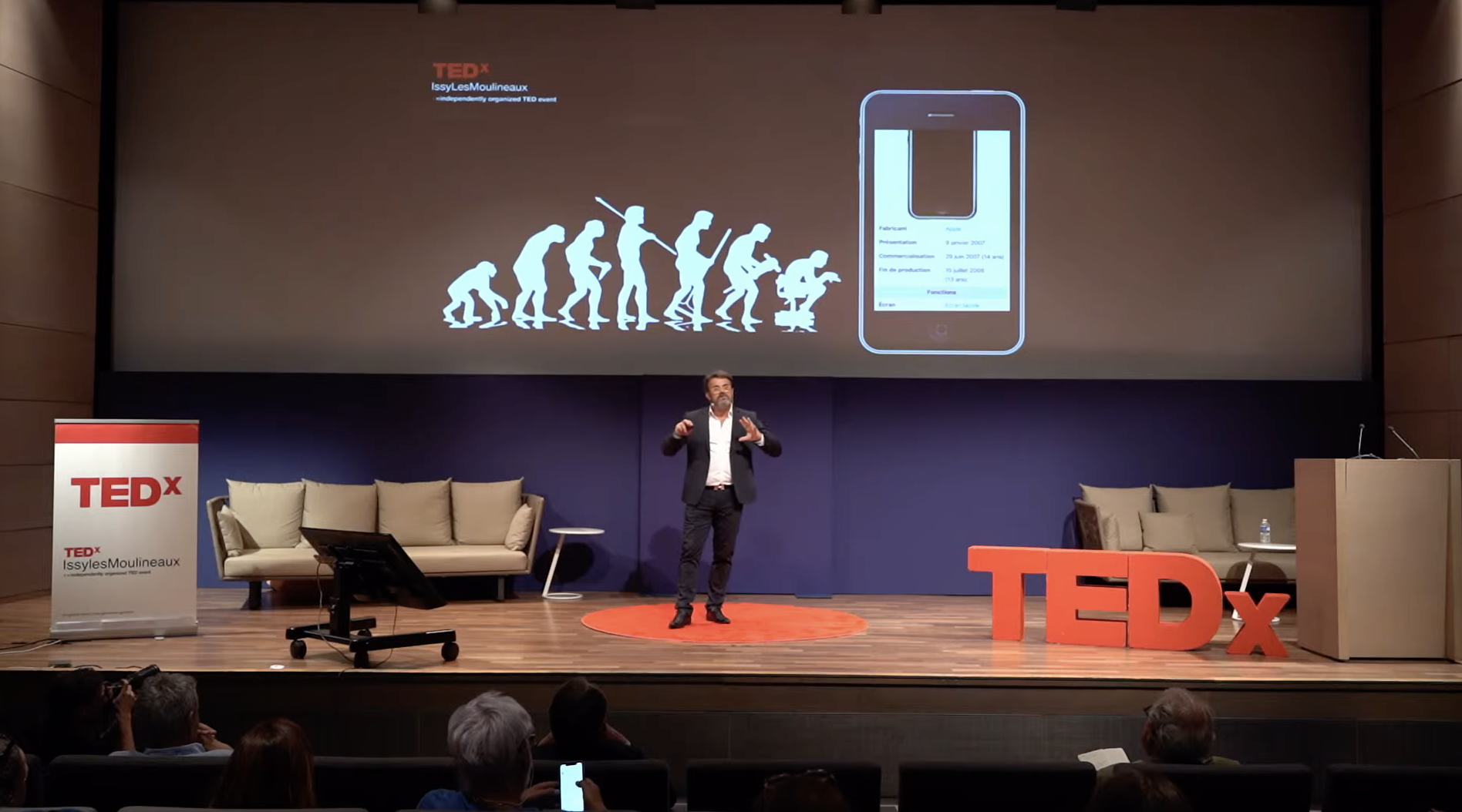 Reynald Werquin sur la scène du TEDx d'Issy-les-Moulineaux