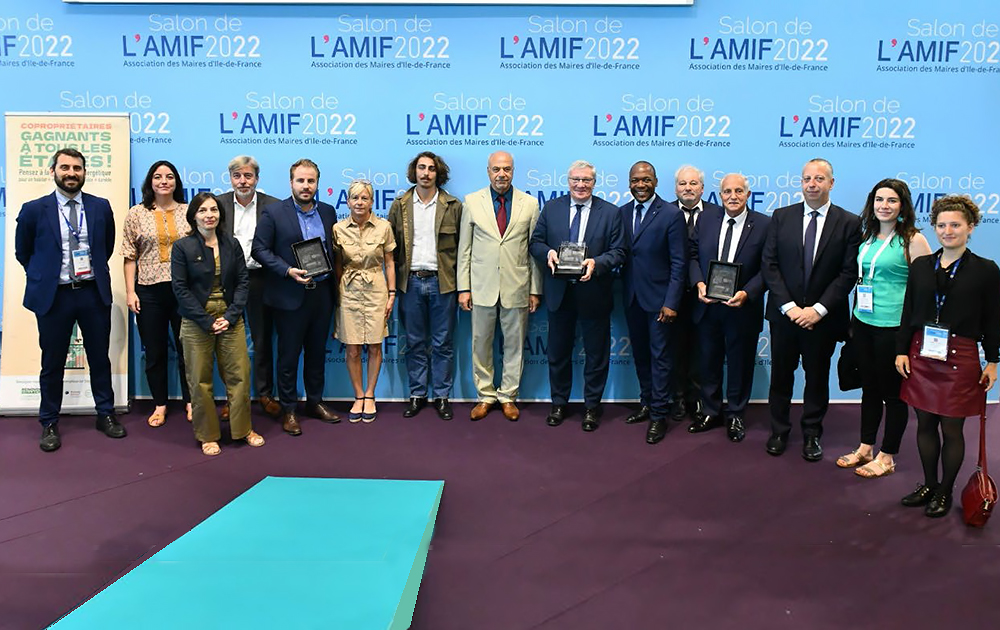 Les lauréats du 3eme trophée lors du salon des maires d’Île-de-France 2022 (photo AMIF) Les lauréats du 3eme trophée lors du salon des maires d’Île-de-France 2022 (photo AMIF)