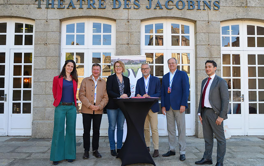 Les partenaires des deux structures, lors de la signature de leur partenariat (Photo Villes Internet) Les partenaires des deux structures, lors de la signature de leur partenariat (Photo Villes Internet)