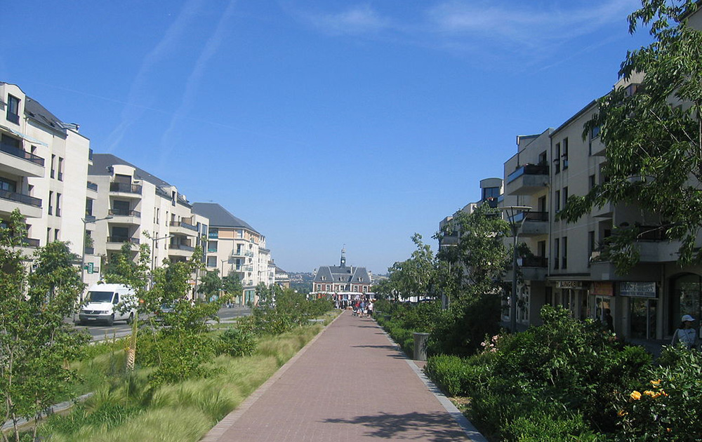 Le centre-ville de Noisy-le-Grand après réaménagement (photo Wikimedia commons )