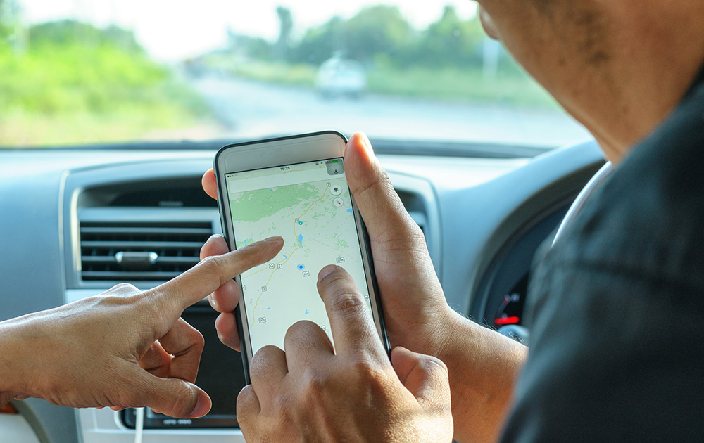 En voiture ou a pied, Google Maps s'impose comme le service de cartographie mondial. Mais ça pourrait changer (Photo d'illustration Adobe Stock)