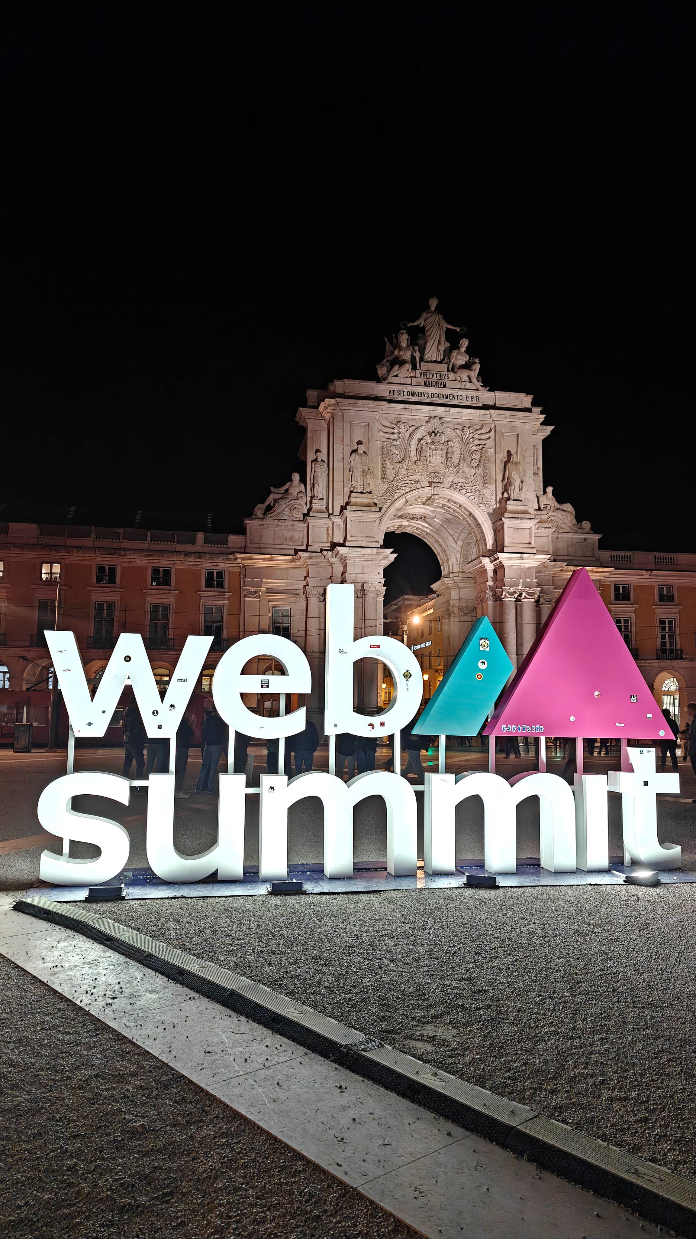 Web Summit 2025 : ce que les villes doivent retenir de la nouvelle vague d’IA et de robotique