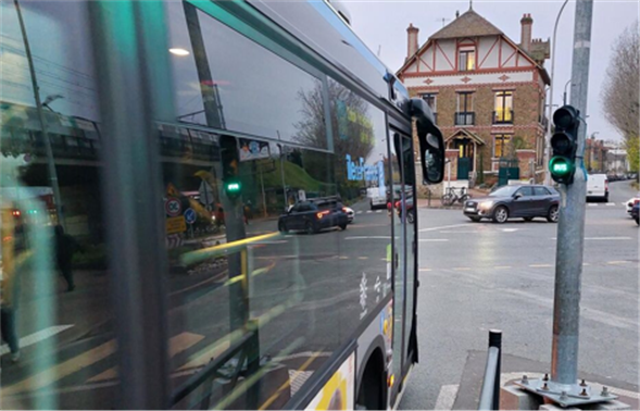 Mobilité urbaine : les collectivités misent sur la priorité aux feux !