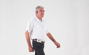 Walk fait marcher les seniors souffrant de troubles de motricité Walk fait marcher les seniors souffrant de troubles de motricité