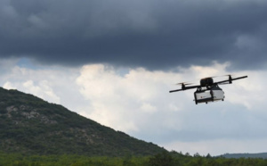 En montagne, la Poste va livrer certains colis par drone En montagne, la Poste va livrer certains colis par drone